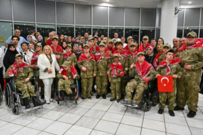 Bursa’da ‘özel’ askerlere renkli kına eğlencesi