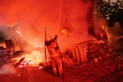 Bursa'da baraka alevlere teslim oldu