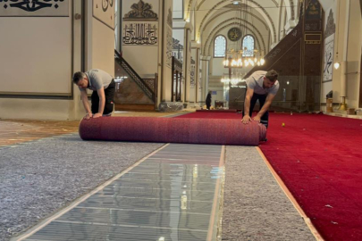 Bursa Ulucami'de halı yenileme çalışmaları başladı