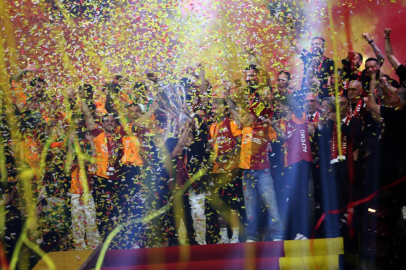 Şampiyon Galatasaray kupasını aldı