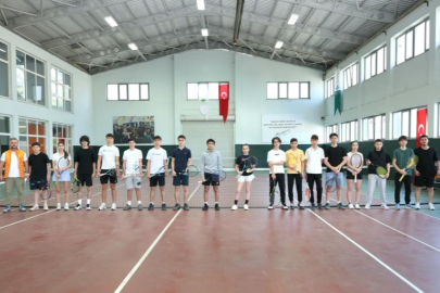 Osmangazi Belediyesi 19 Mayıs coşkusunu tenis kortlarına taşıdı