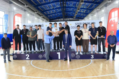 BUÜ Spor Oyunları’nda şampiyonlar kürsüye çıktı