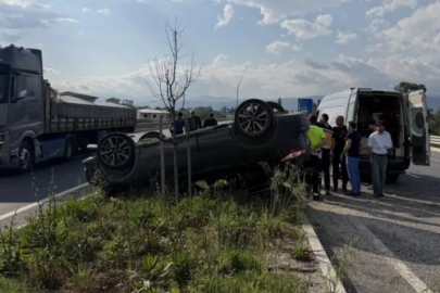 Bursa'da kontrolden çıkan otomobil takla attı