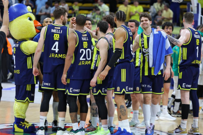 Fenerbahçe, yarı final ilk maçında A. Efes'i konuk edecek