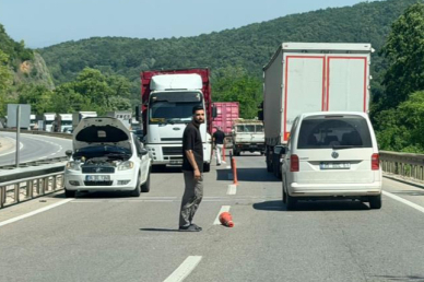 Arızalanan otomobil, Yalova-Bursa karayolunu kitledi