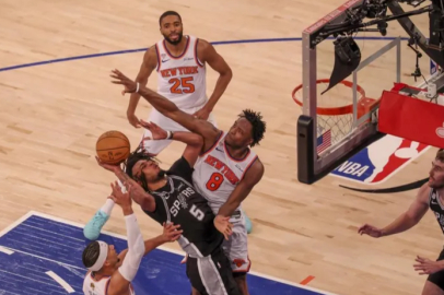 San Antonio Spurs, seride ilk galibiyetini aldı
