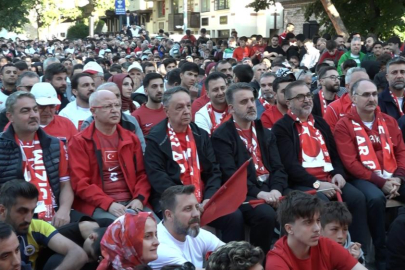 Bursa'da dev ekranlarda Dünya Kupası heyecanı yaşandı