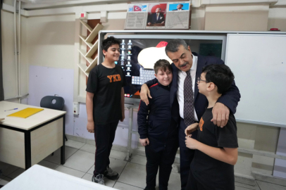 Bakan Tekin’den Bursa'daki okullara ziyaret