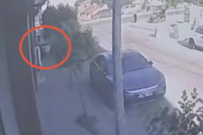 Bursa'da ehliyetsiz sürücü motosiklet mağazasına daldı