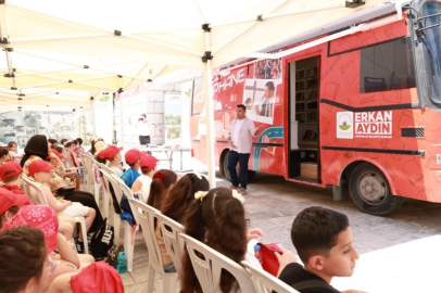 Osmangazi Belediyesi çocuklara kitap ve tarih sevgisi aşılıyor