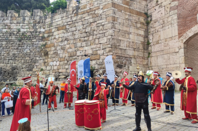 Fethin 700. Yılında mehter sesleri Saltanat Kapı'dan yükseldi