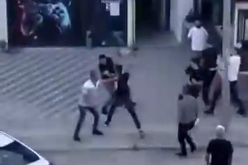 Bursa'da  kemer ve ıstakalarla birbirlerine saldırdılar