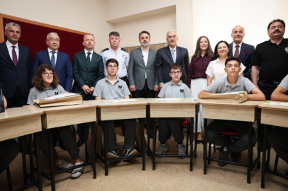 Başkan Vekili Biba, öğrencilerin karne heyecanına ortak oldu
