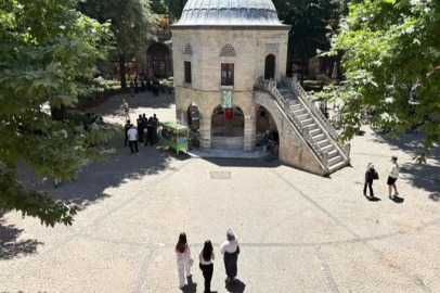 Kozahan'da masa ve sandalyeler yeniden toplatıldı
