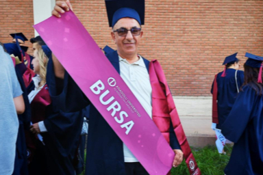 Bursa'nın aile hekimi Dr. Ahmet Kartal, 10'uncu diplomasını Eskişehir'de aldı