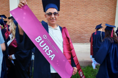 Bursa'nın aile hekimi Dr. Ahmet Kartal, 10'uncu diplomasını Eskişehir'de aldı