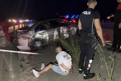 Bursa'da 100 kilometrelik kovalamaca bariyere çarpınca bitti