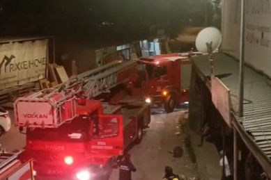 Bursa'da mobilya fabrikasında korkutan yangın