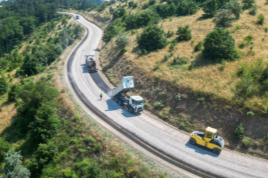 Büyükşehir ile Orhaneli'nin yolları yenileniyor