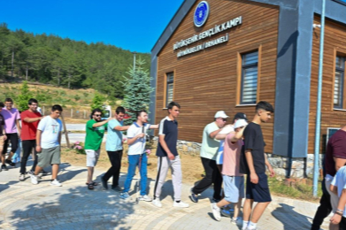 Büyükşehir'in gençlik kampında engeller eğlenerek aşıldı