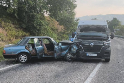 Bursa'da feci kaza! 2 kişi yaralandı