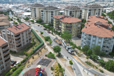 Büyükşehir Üçevler Mahallesi'nde asfalt yeniliyor