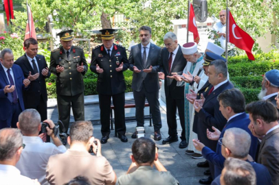 Bursa'da 15 Temmuz programı şehitleri anarak başladı