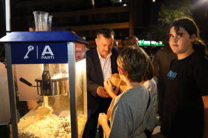 Bursa'da Anahtar Parti'den çocuklara patlamış mısır
