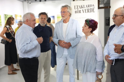 'Uzaklarda Bir Yerlerde' sergisi Bursa'da açıldı