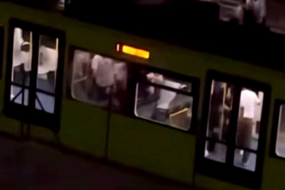 Bursa'da metroda tekmeler havada uçuştu