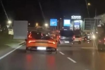 Bursa'da lüks otomobil kazaya karıştı, sürücü kaçtı