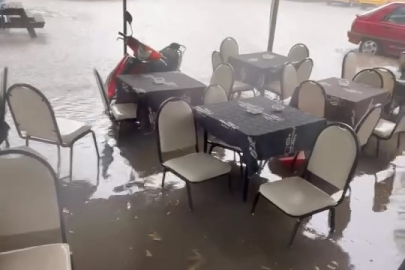 Karacabey'de şiddetli yağmur yolları göle çevirdi