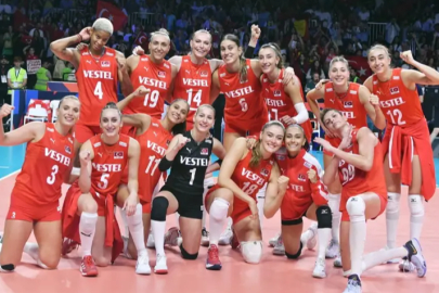 Şampiyon A Milli Kadın Voleybol Takımı'na spor camiasından tebrik mesajları