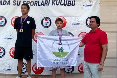 Osmangazi’nin genç yüzücüleri kürsüyü bırakmadı