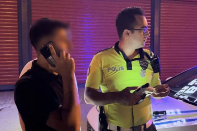 Bursa'da polisin gözü önünde müşterinin otomobiliyle trafiği tehlikeye attı