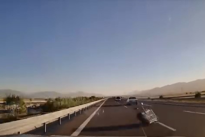 Bursa'da rüzgardan uçan portbagaj faciaya neden oluyordu