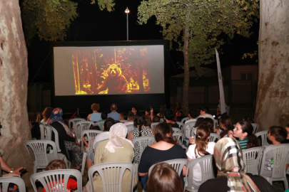 Osmangazi’de yazlık sinema, çocukları buluşturdu