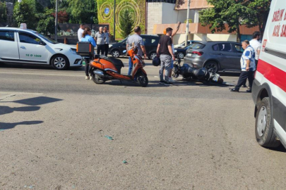 Bursa'da motosiklet ambulansa çarptı: 1 yaralı