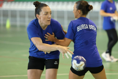 Bursa Büyükşehir Belediyespor Kadın Hentbol Takımı kadrosunu kurdu.