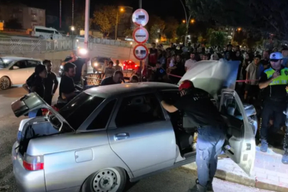 Bursa'da beton direğe çarpan aracın sürücüsü yaralandı