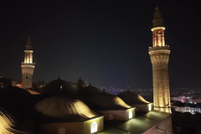 Bursa'da Mevlid Kandili Ulu Cami'de dualarla idrak edildi