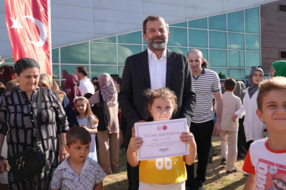 600 çocuk Gürsu'da yüzmeyi öğrendi