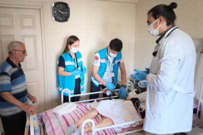 Evde Sağlık Hizmetleri gönüllere dokunuyor