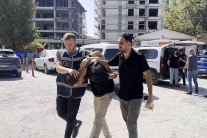 Bursa'da polis kılığında yaşlı kadını dolandıran 2 şüpheli tutuklandı