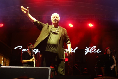 Bursa'da Cengiz Kurtoğlu, Altın Biber Festivalinde sahne aldı