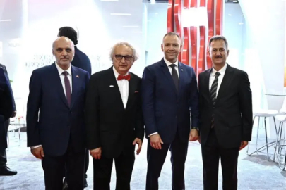 Polonya Cumhurbaşkanı Nawrocki, Türk stantlarını ziyaret etti