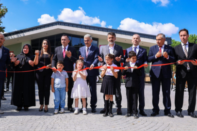 Başkan Vekili Biba, öğrencilerin ilk ders heyecanına ortak oldu