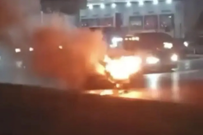 Bursa'da seyir halindeki otomobil küle döndü