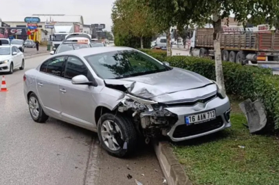 Bursa'da kontrolden çıkan araç, çarpa çarpa zor durdu