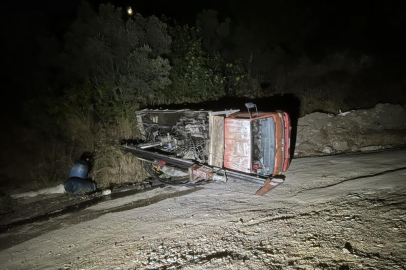 Bursa’da devrilen iş makinesinde sıkıştı...